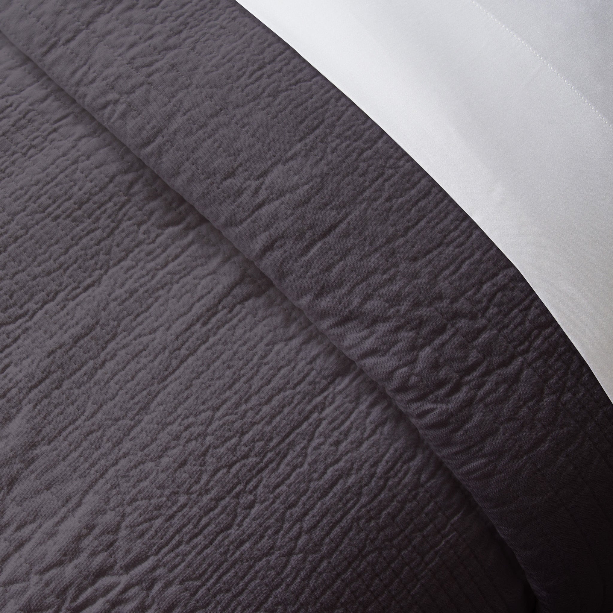 Longaberger 7-Piece Bedding Set - Smoke Quilt with White Sheet Set - Image 4