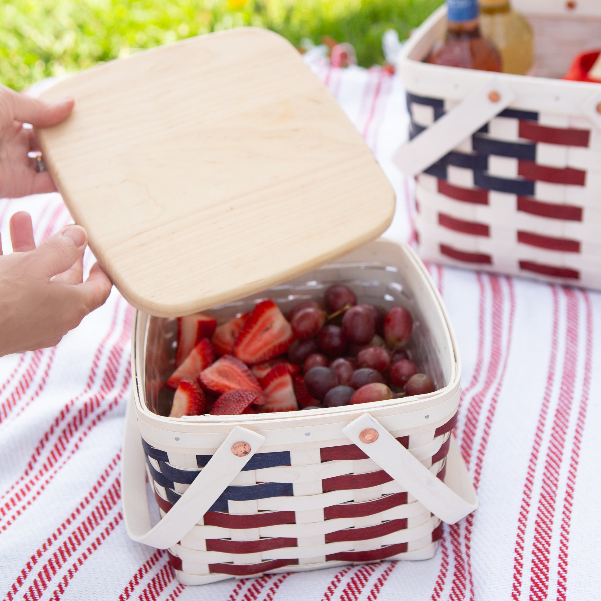 Americana Provision Picnic Basket with Lid and Protectors - White - Image 3