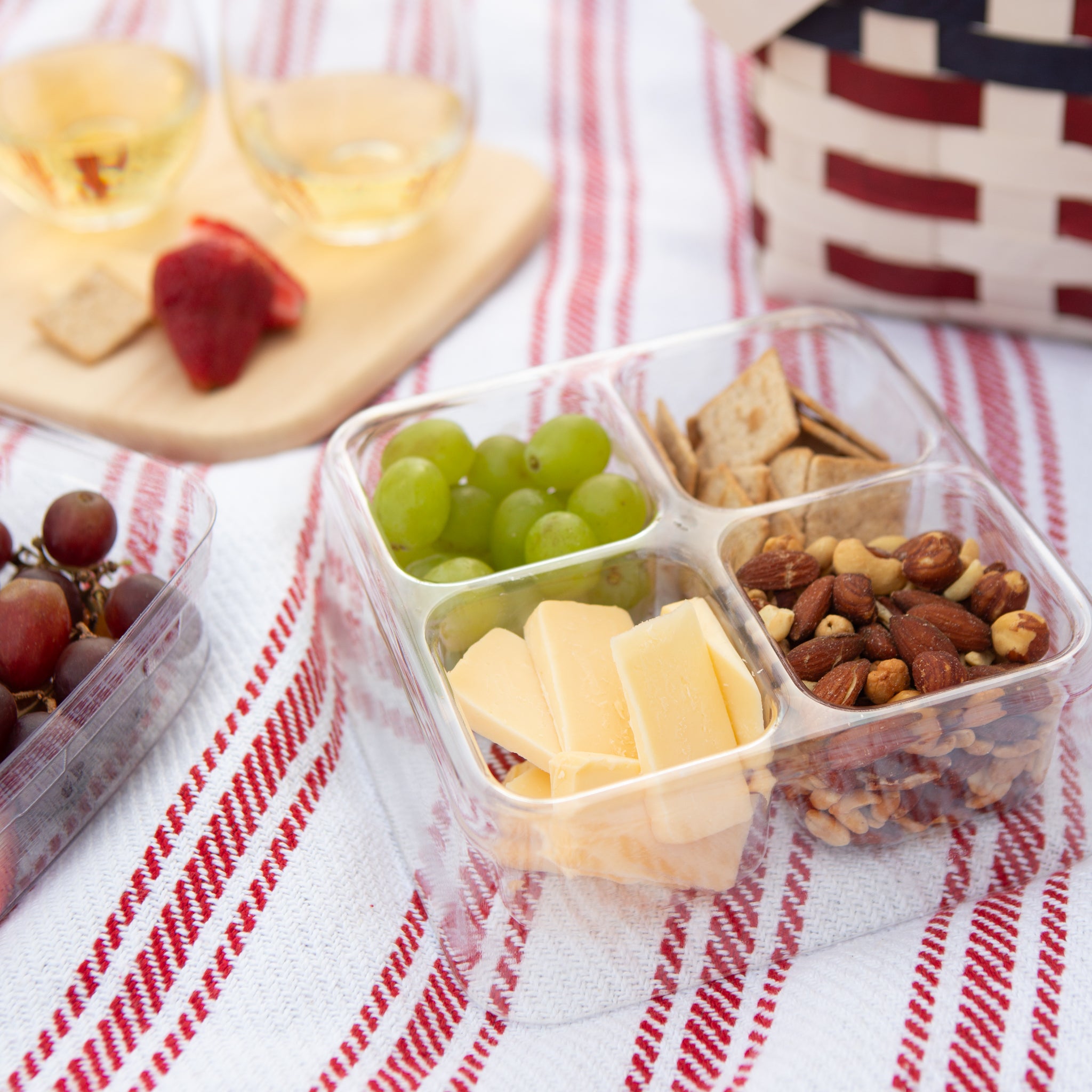 Americana Provision Picnic Basket with Lid and Protectors - White - Image 6