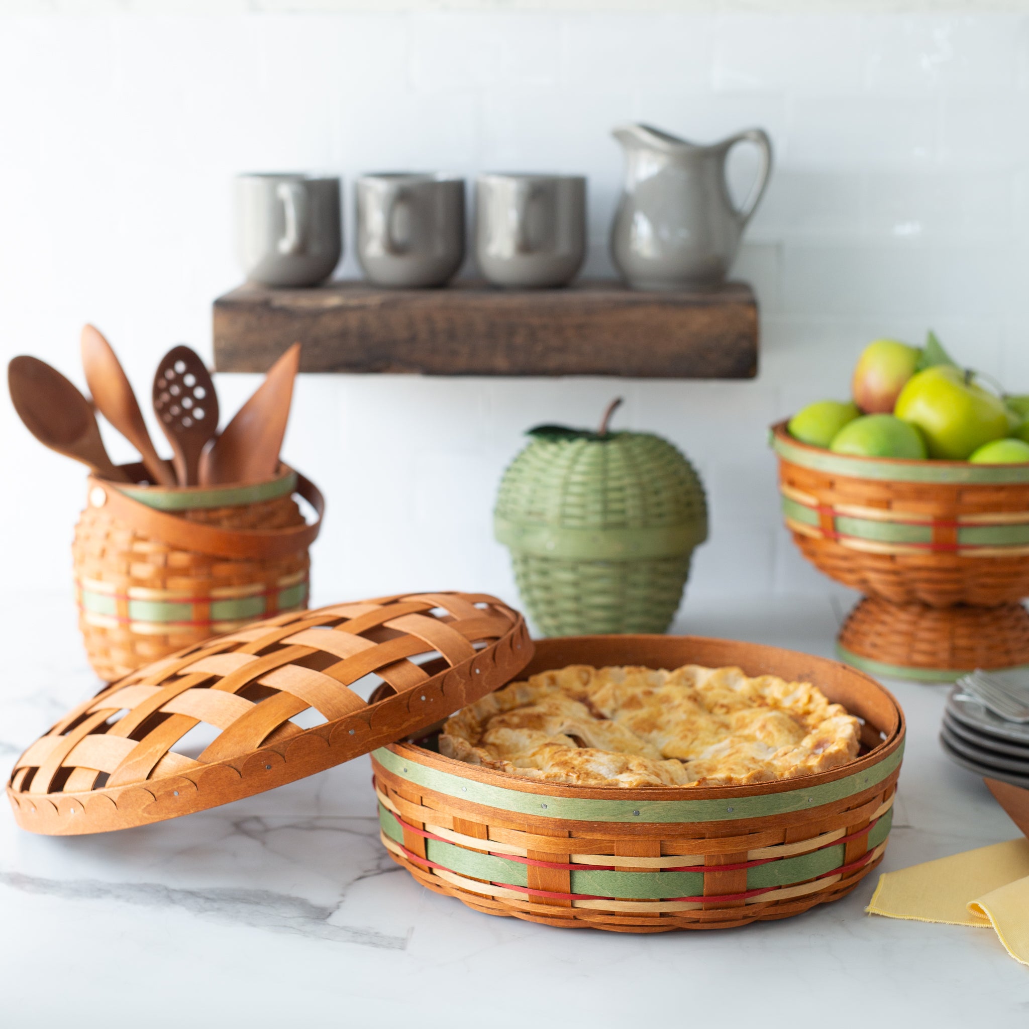 Apple Picking Medium Pie Basket with Lid and Protector - Green - Image 4