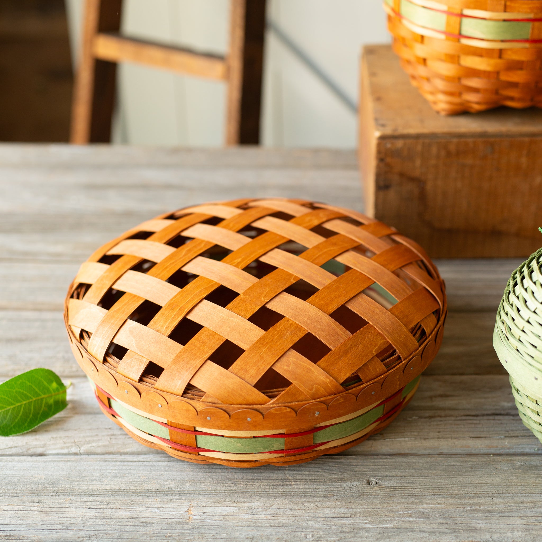 Apple Picking Medium Pie Basket with Lid and Protector - Green - Image 3