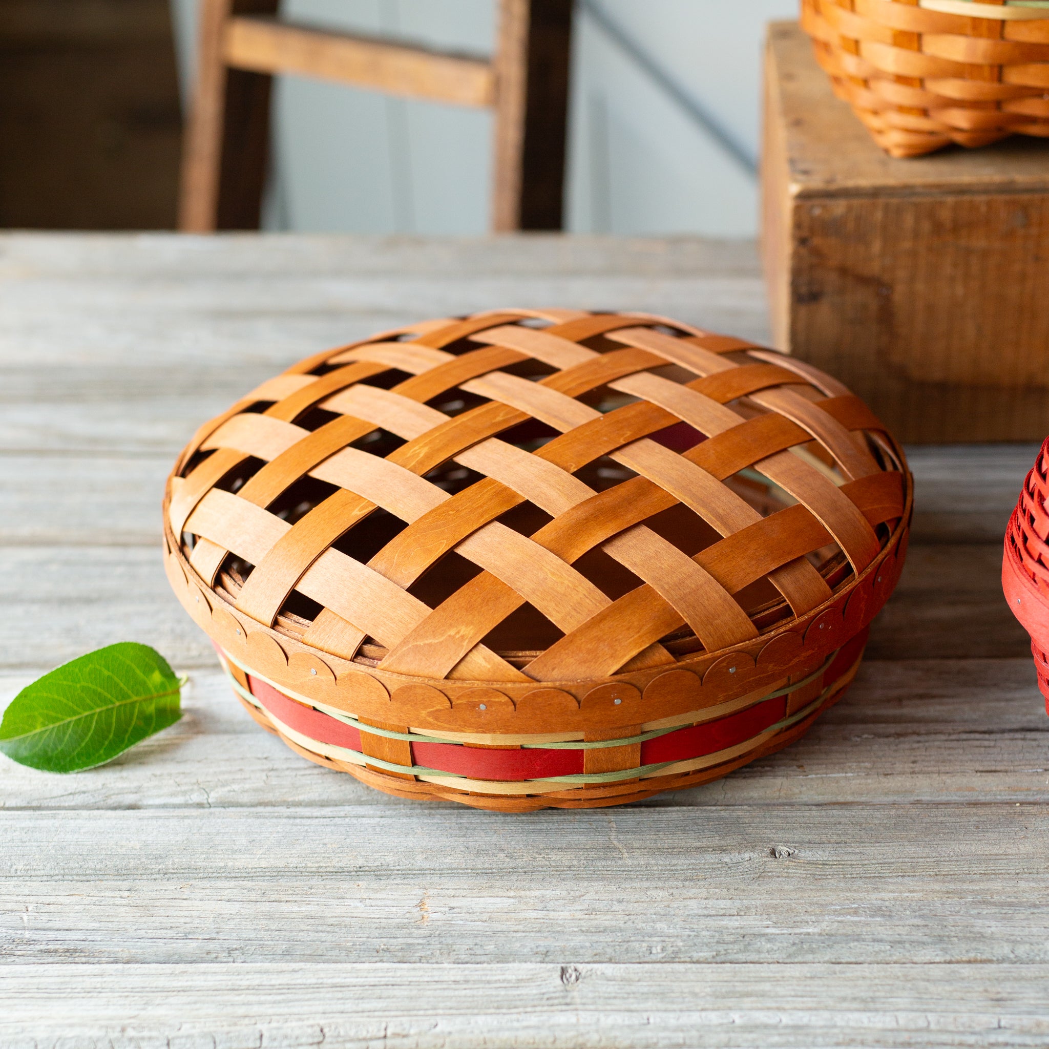 Apple Picking Medium Pie Basket with Lid and Protector - Red - Image 3