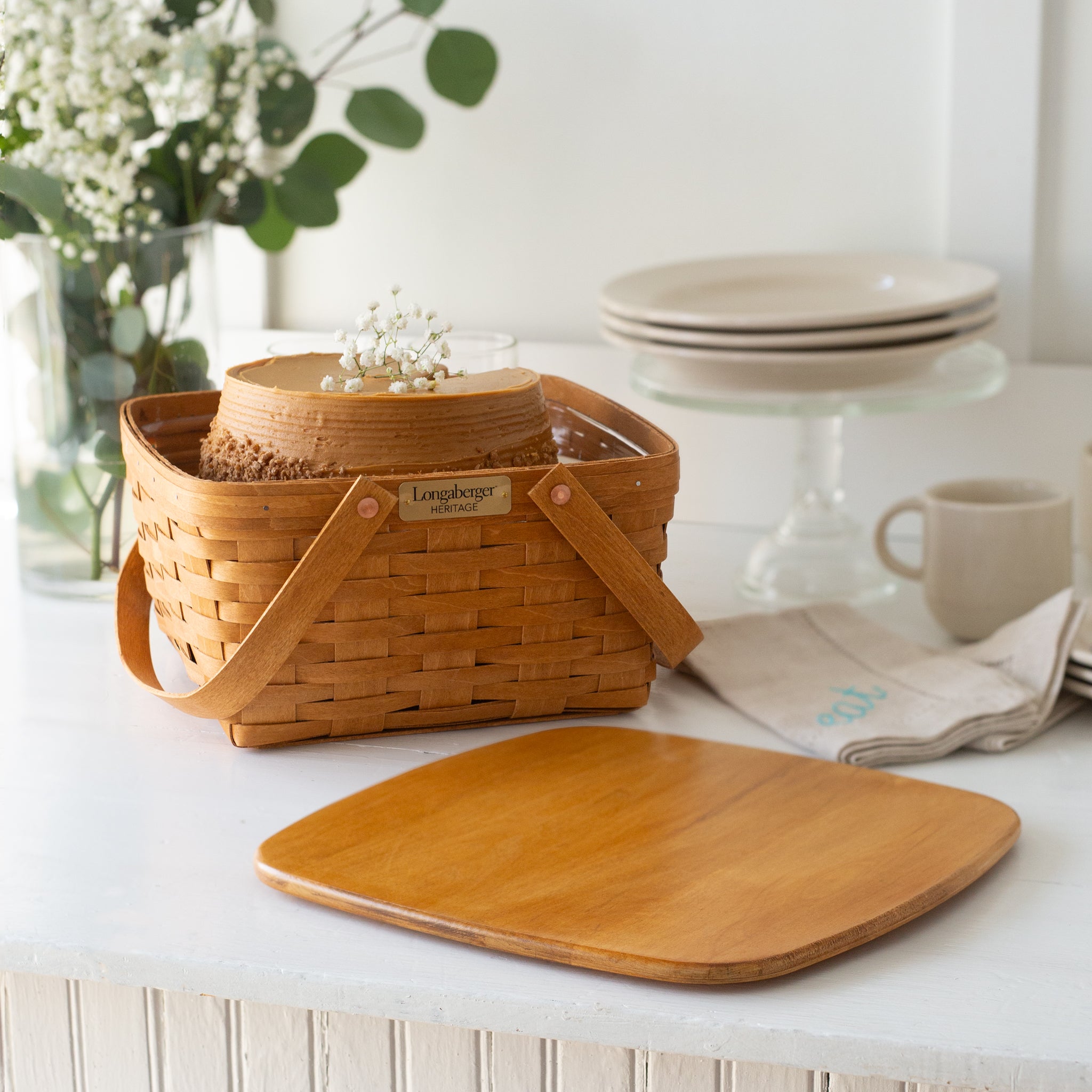 Collector's Heritage Cake Basket with Lid. Riser and Protector - Warm Brown - Image 5