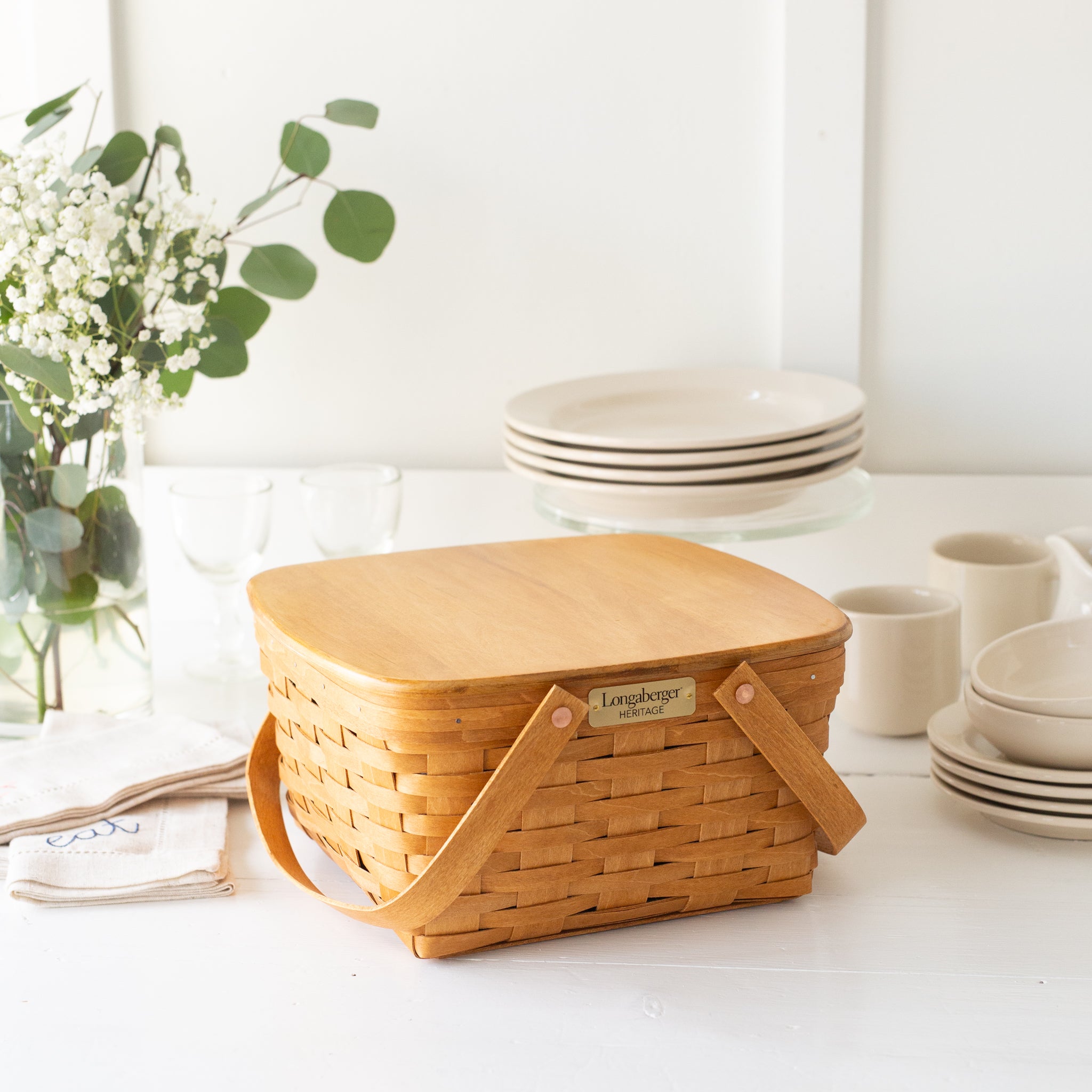 Collector's Heritage Cake Basket with Lid. Riser and Protector - Warm Brown - Image 4