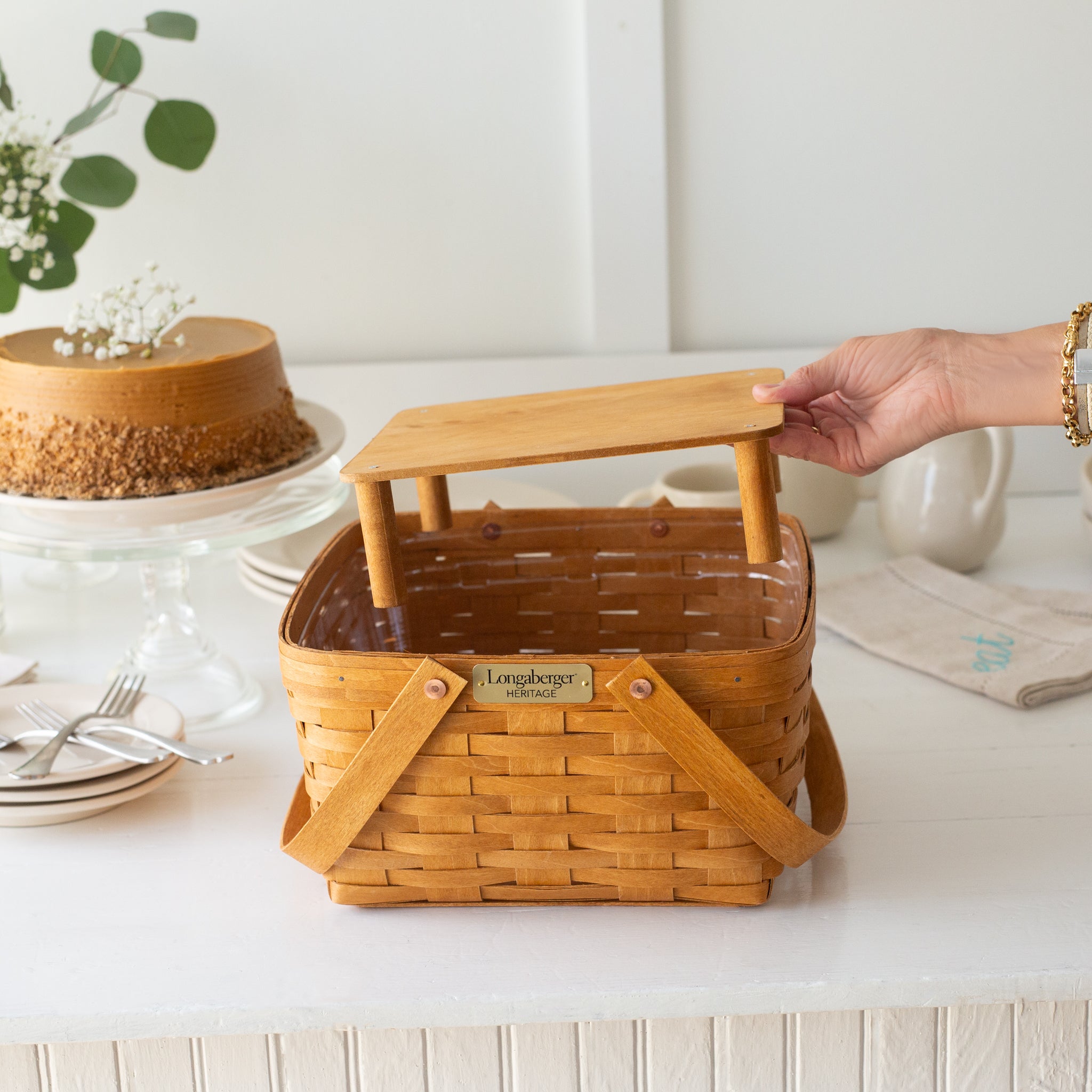 Collector's Heritage Cake Basket with Lid. Riser and Protector - Warm Brown - Image 9