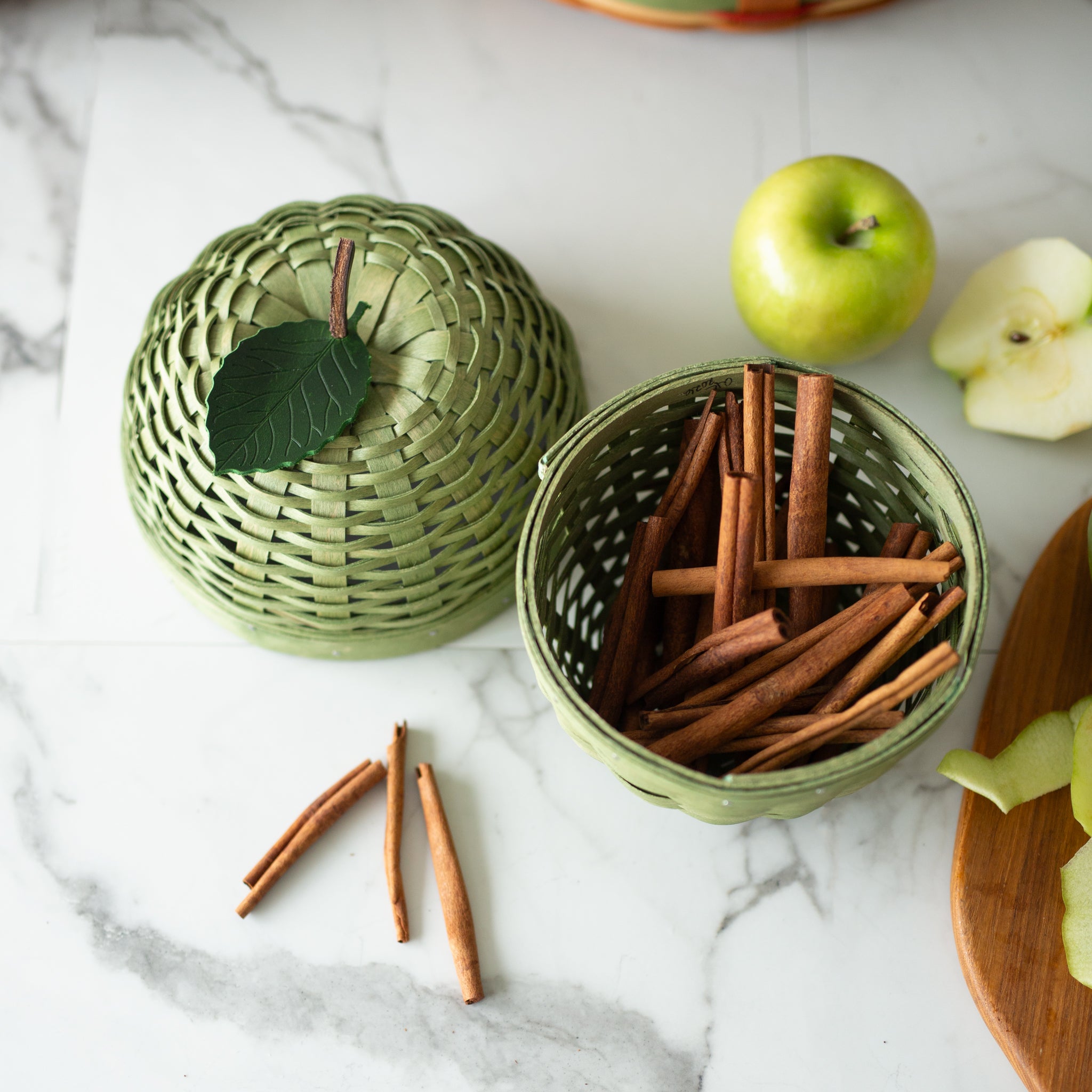 Apple Picking Small Apple with Woven Lid and Protector - Green - Image 8